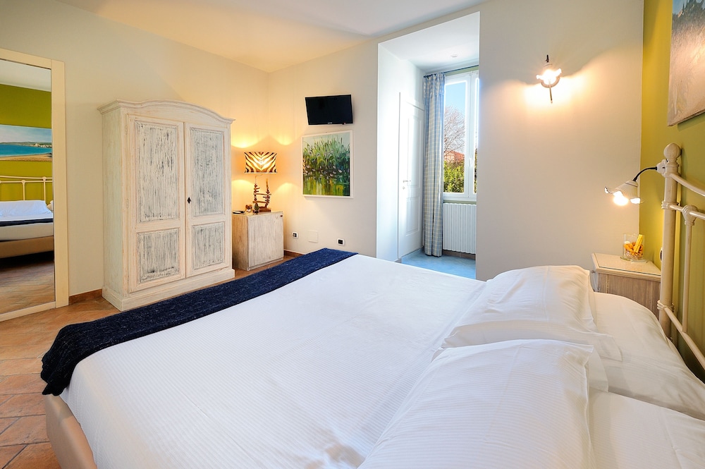 Deluxe Double Room Single Use (Classic) photo 3