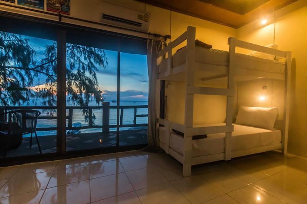 Mixed Dormitory With Sea View photo 1