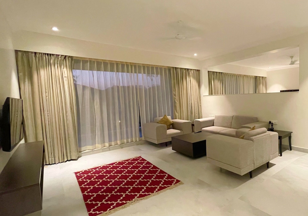 Luxury Studio Suite photo 2