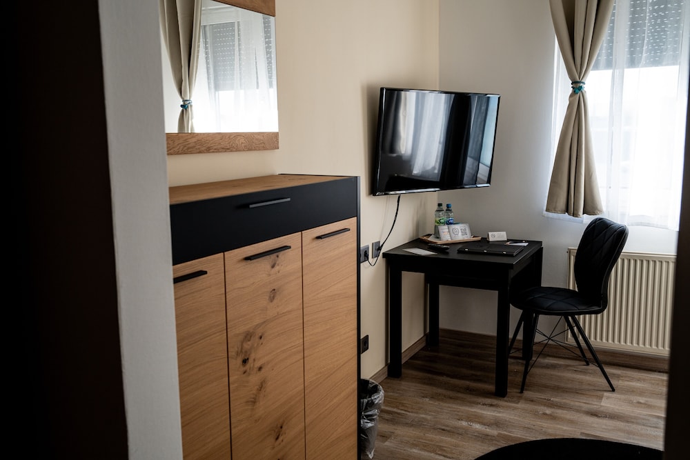 Basic Single Room photo 3