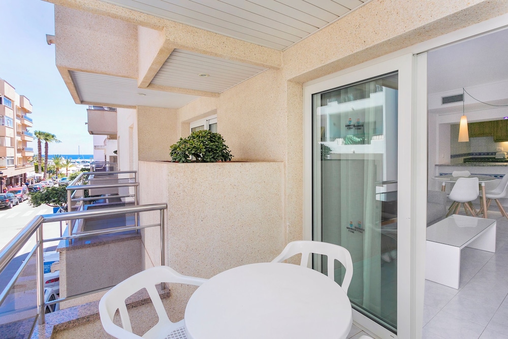 Grand Apartment, 2 Bedrooms, Balcony photo 3