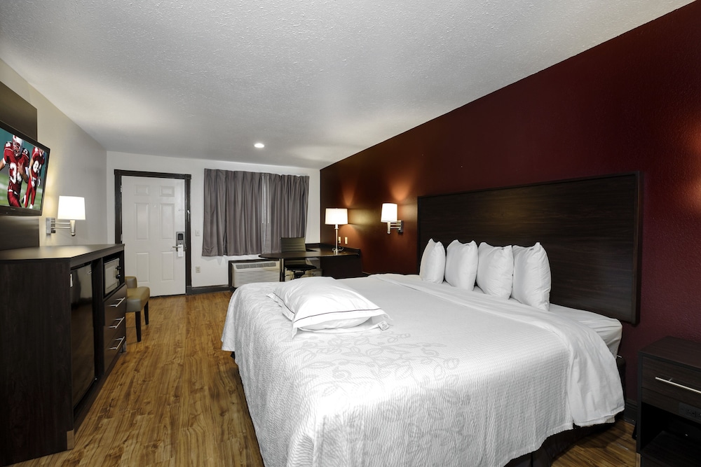 Premium Room, 1 King Bed (Upgraded Bedding & Snack, Smoke Free) - Photo 1