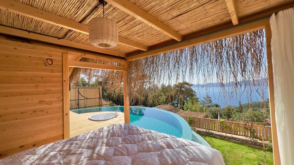 Kestane ( Private Pool and Jacuzzi )