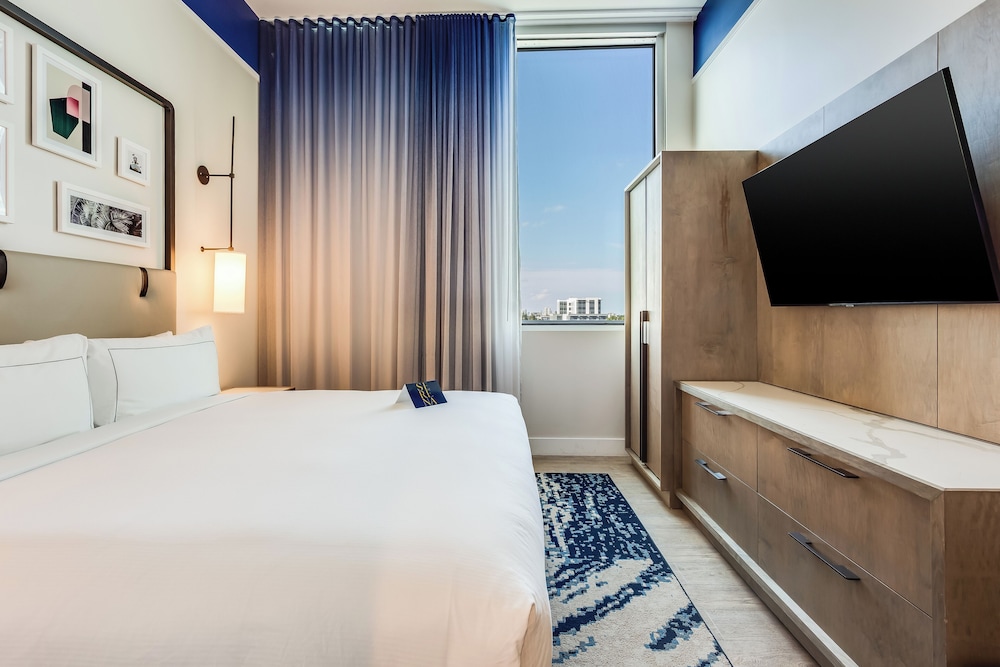 Suite, 1 King Bed with Kitchen and Sofa