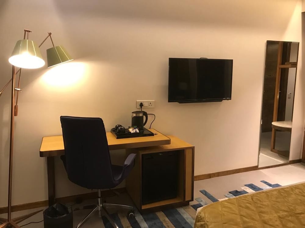 Executive Room, 1 King Bed - Photo 6