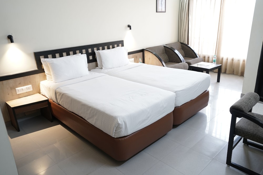 Basic Double or Twin Room - Photo 4
