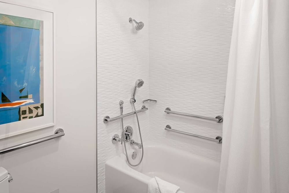Suite, 1 King Bed, Accessible, Non Smoking - Photo 6