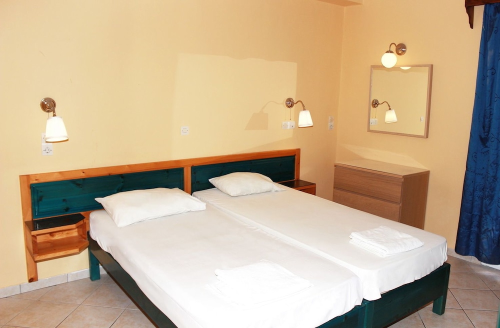 Basic Studio, 3 Twin Beds, Non Smoking