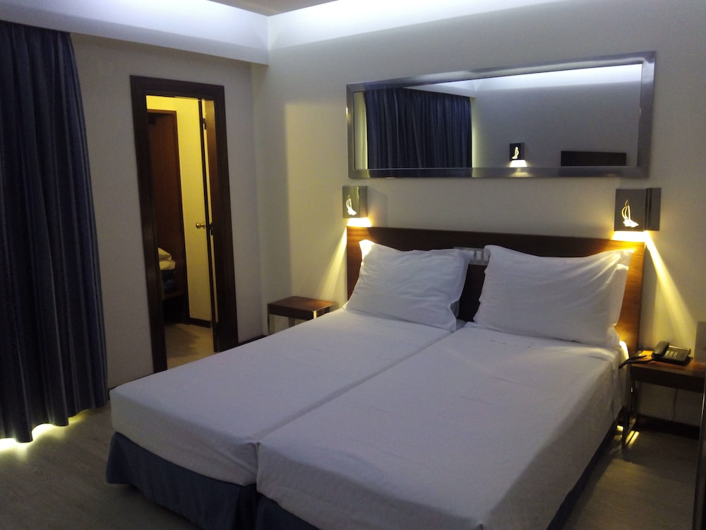 Twin Room (Ground Floor, Breakfast Room View)