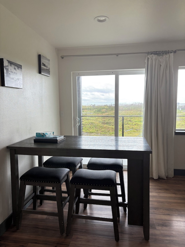 Family Room, 2 Bedrooms, Partial Ocean View photo 2