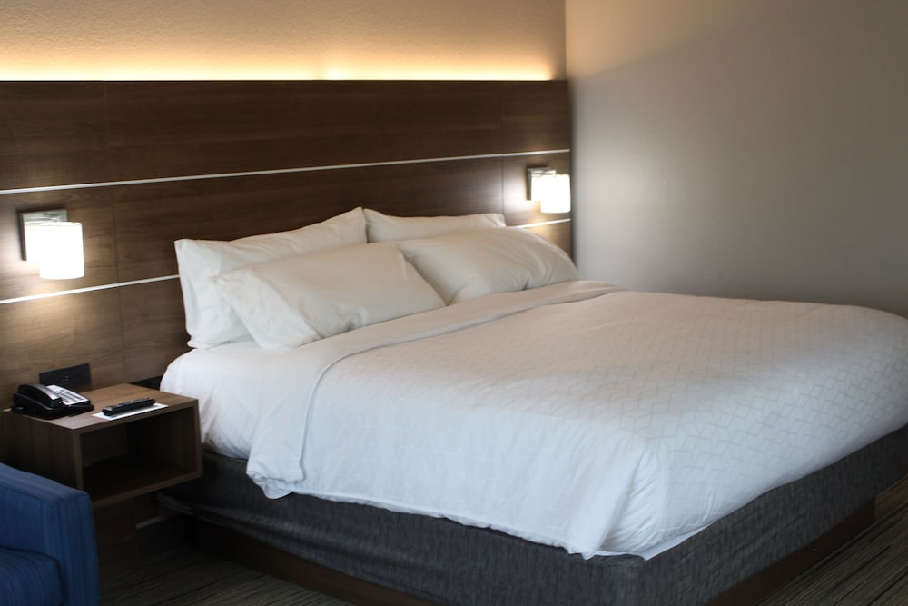 Standard Room, 1 King Bed with Sofa bed - Photo 9