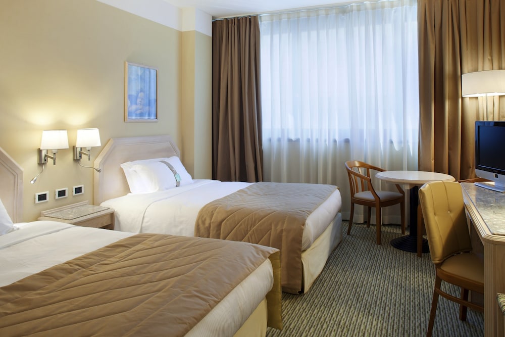 Standard Room, 2 Twin Beds - Photo 1