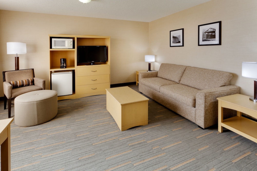 Suite, 1 Bedroom - Photo 2