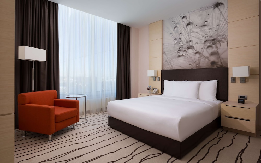 Queen One Bedroom Suite with View, Business Lounge Access photo 1