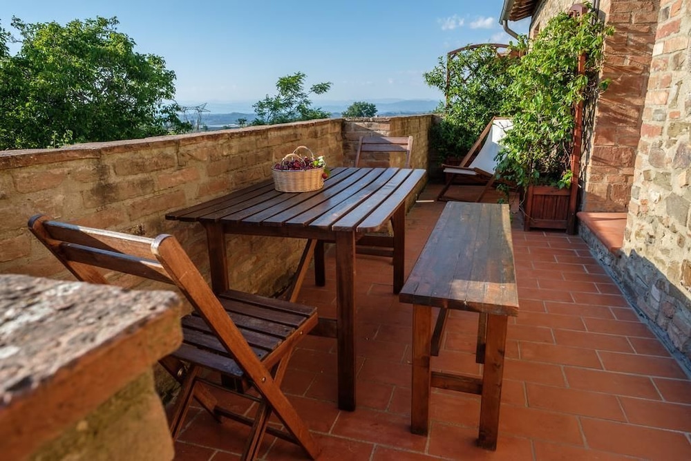 Standard Apartment, 2 Bedrooms, Kitchenette, Courtyard Area photo 3