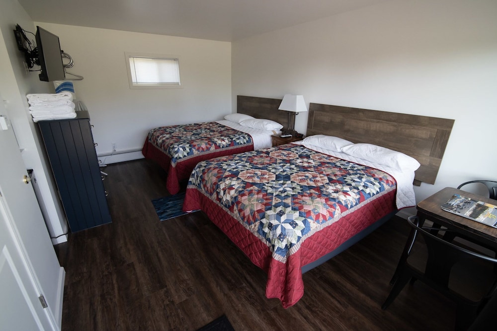 Standard Room, 2 Queen Beds, Refrigerator & Microwave (Room 2) photo 1