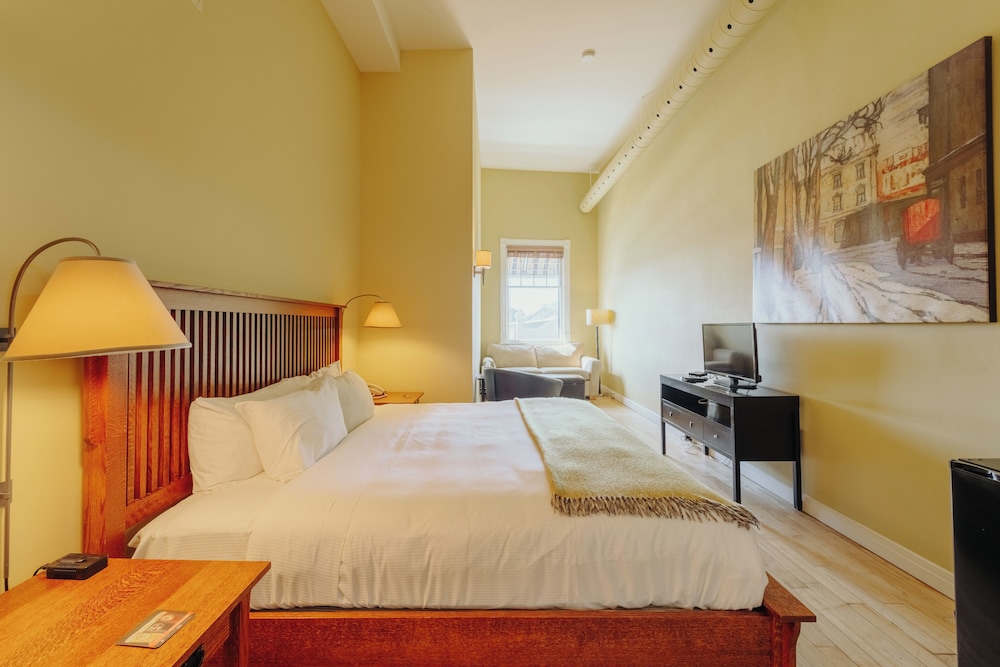 Deluxe Room, 1 King Bed with Sofa bed photo 3