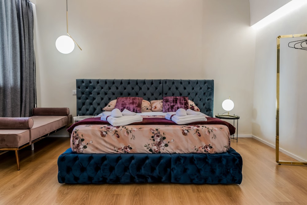 Superior Suite - Photo 13