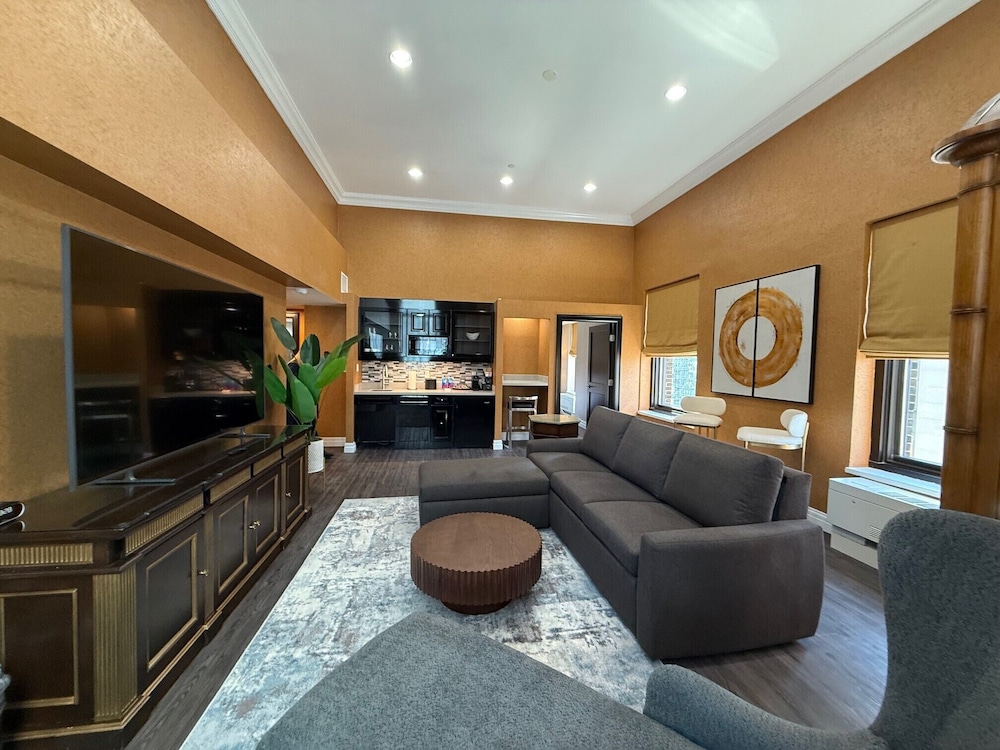 Gotham Skyline Suite