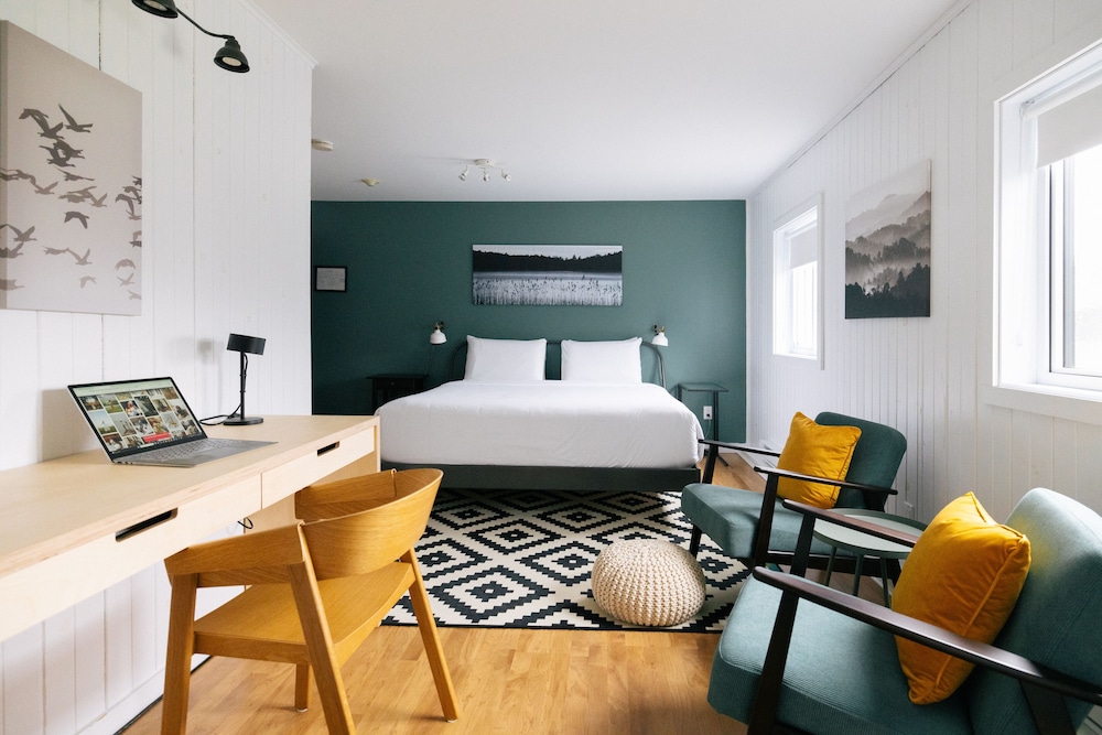 Deluxe Room, 1 King Bed, Private Bathroom photo 1