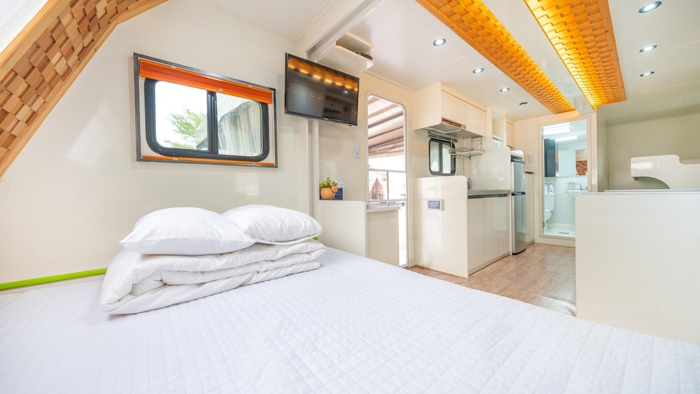 Basic Room, 1 Bedroom (Caravan 2)