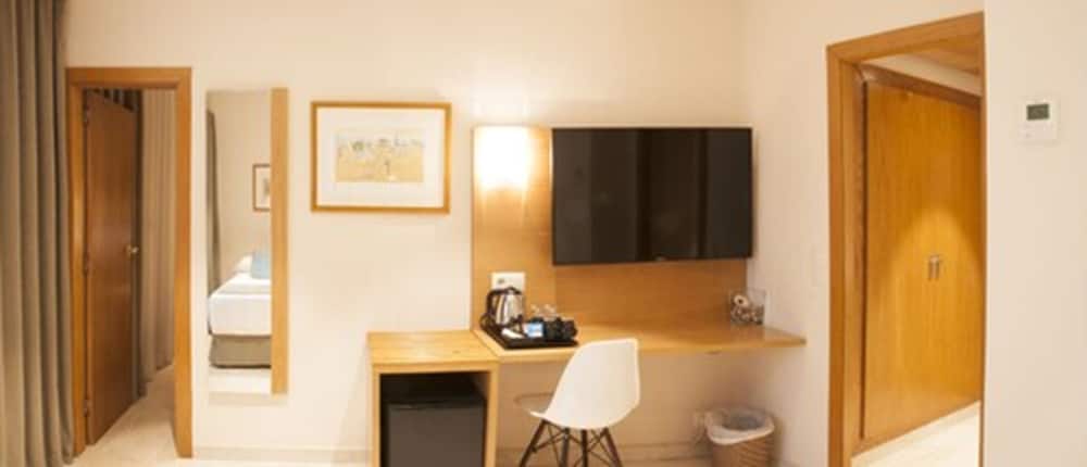 Quadruple Room, 2 Bedrooms (Free Parking) photo 3