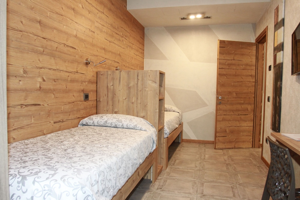 Family Suite, 2 Bedrooms, Private Bathroom
