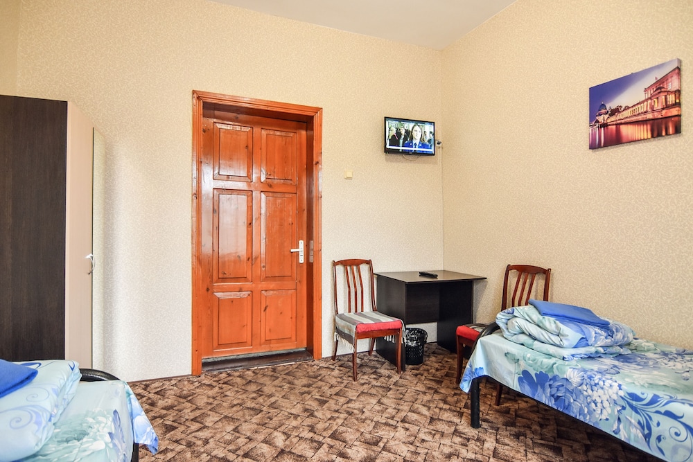 Economy Twin Room photo 3