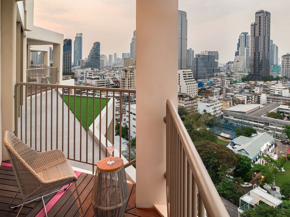 Superior Room, 1 King Bed, Balcony photo 2