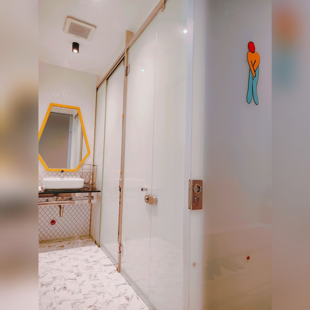 Japanese Bedroom Style, shared bathroom (Separate Men's and Women's / Floor) photo 2