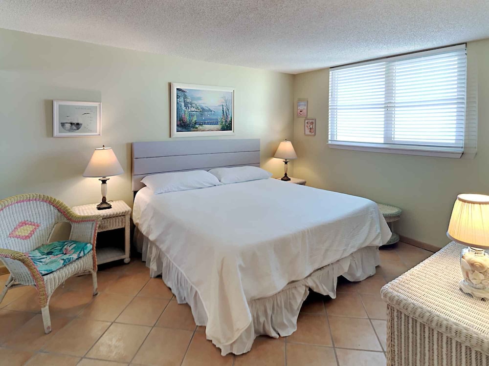 Condo, 1 King Bed with Sofa bed, Balcony (#952 - No Pets) photo 3