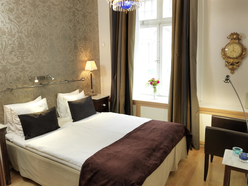 Standard Room, 1 Queen Bed, Non Smoking (1 Queen or 2 Twin beds)