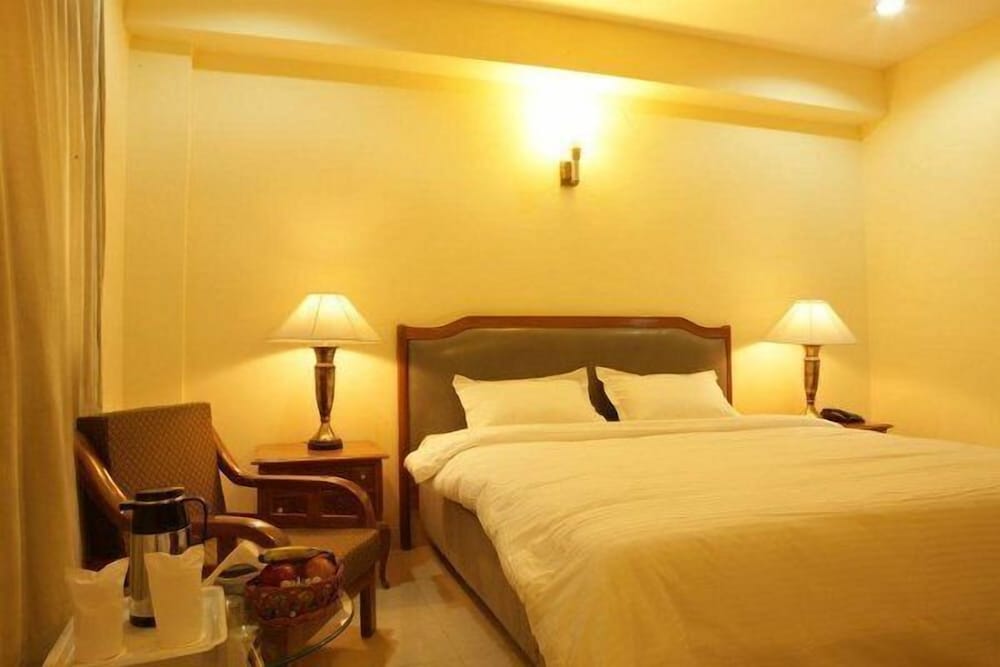 Executive Room - Photo 1