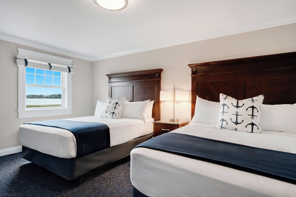 Historic Building 2 Queen Bed Beach View - Photo 4