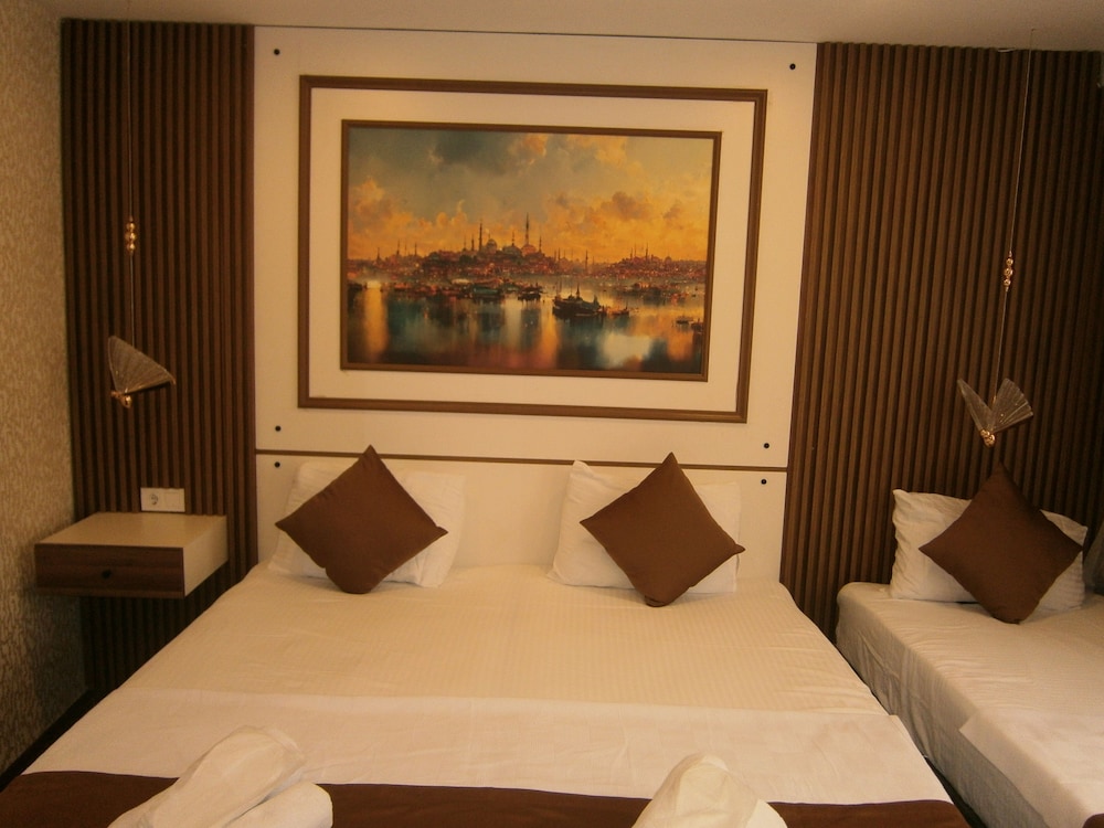 Deluxe Triple Room photo 2