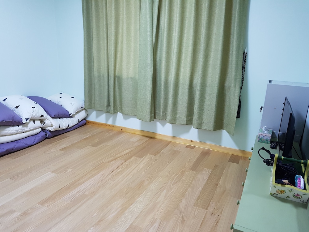 Private Unit, 2 Bedroom, 2 Bathroom, Sleeps 6 photo 3