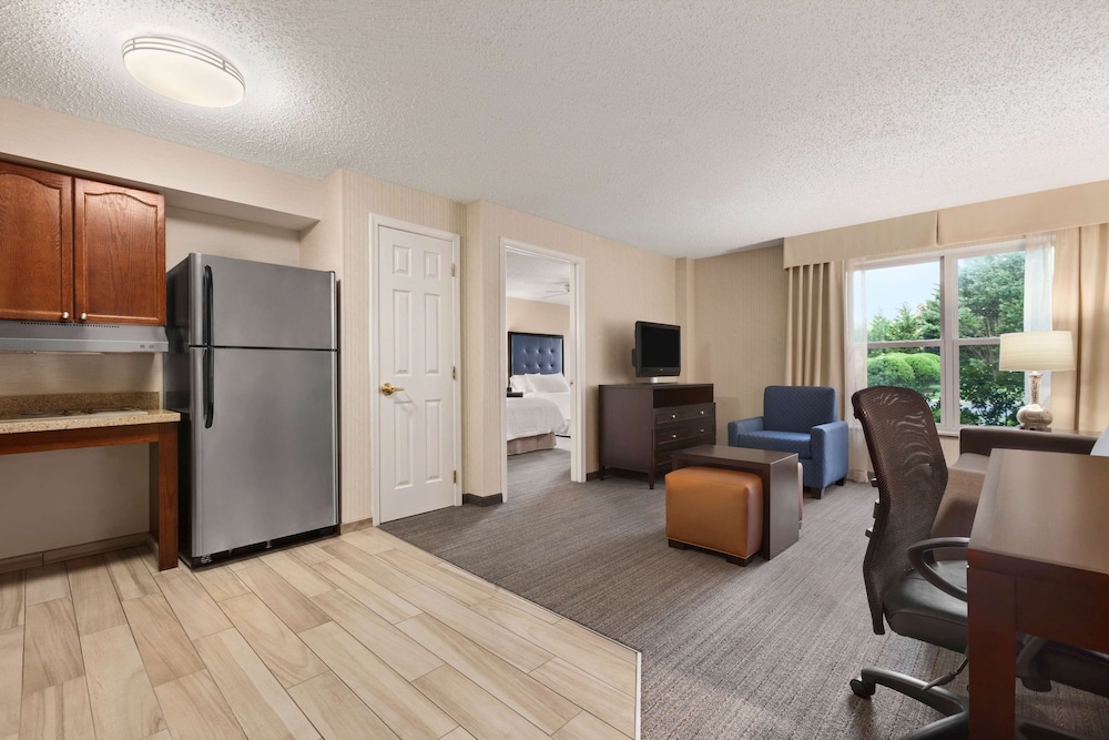 Room, Accessible (Roll-in Shower)