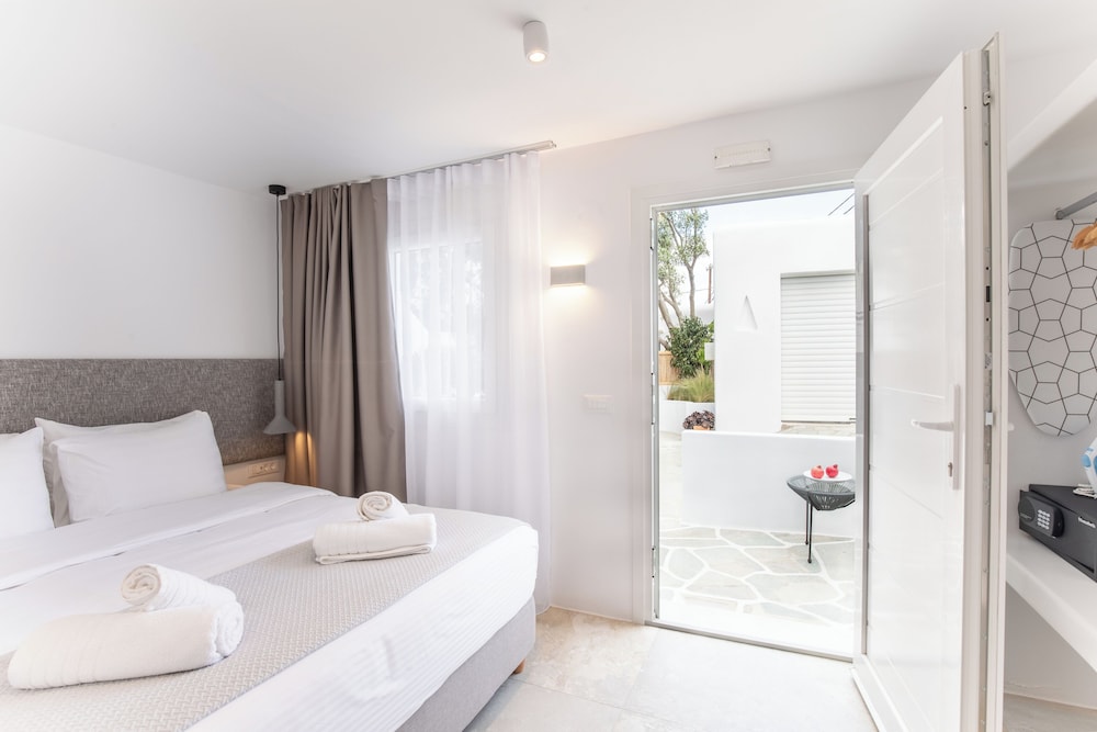 Basic Double Room, Patio, Courtyard View