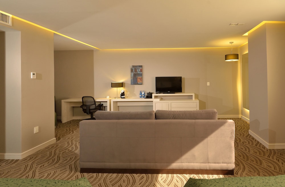 Suite, 2 Queen Beds photo 3