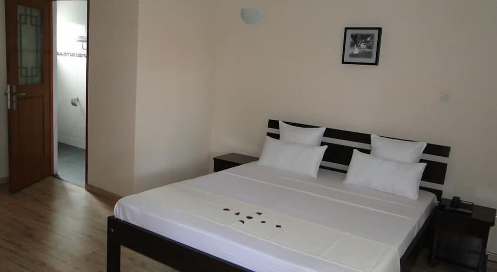 Comfort Suite, 1 Queen Bed with Sofa bed, Non Smoking, Garden View