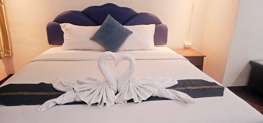 Standard Double Room thumbnail 6