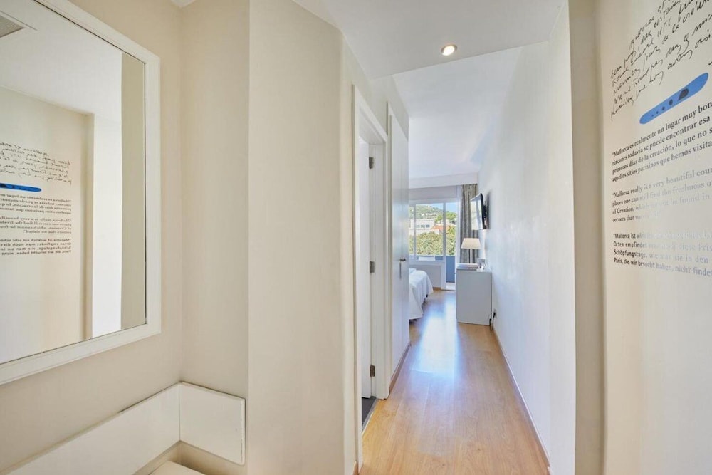 Standard Double Room, Balcony - Photo 8