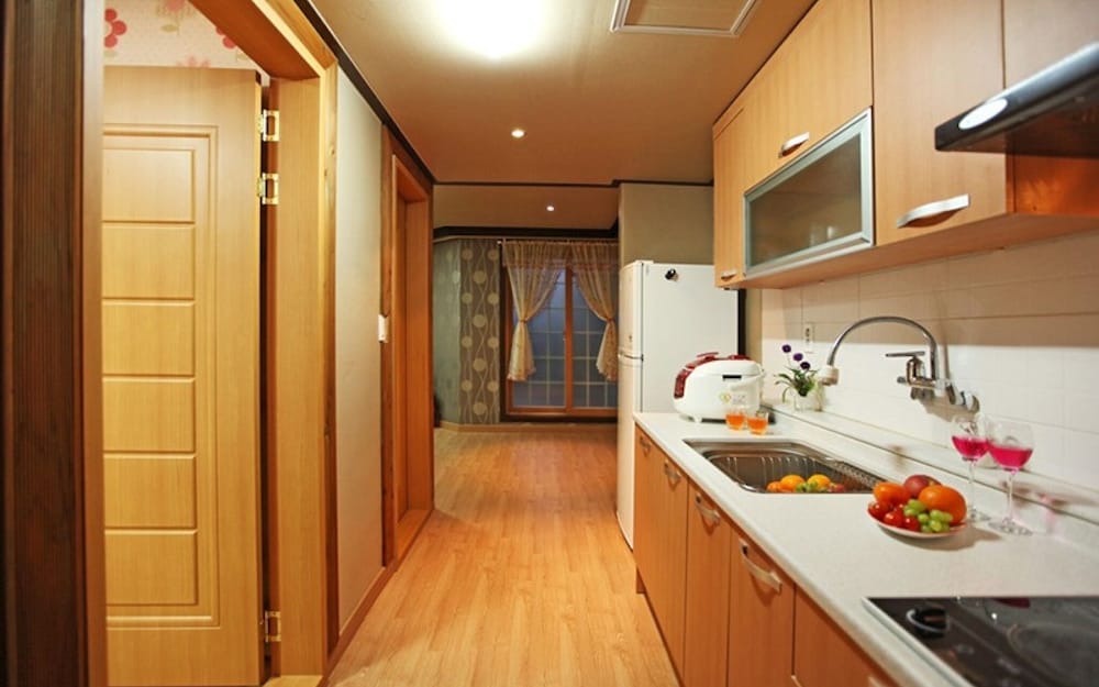 Room (Rich (Family Room))