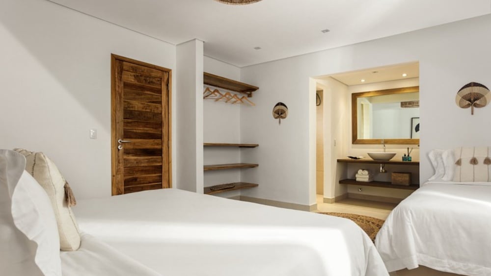 Deluxe House photo 3