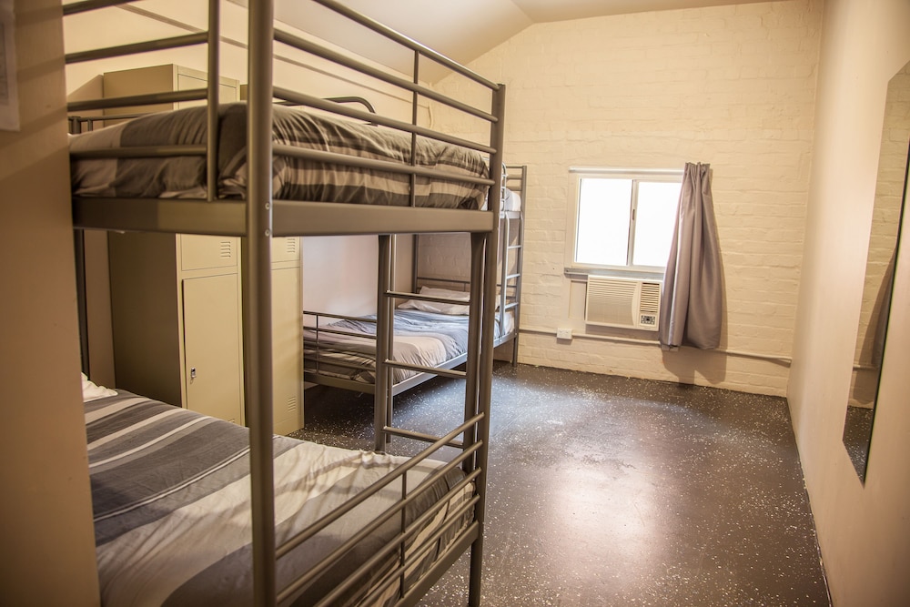 4 Share Mixed Dorm with Air-Conditioning photo 1