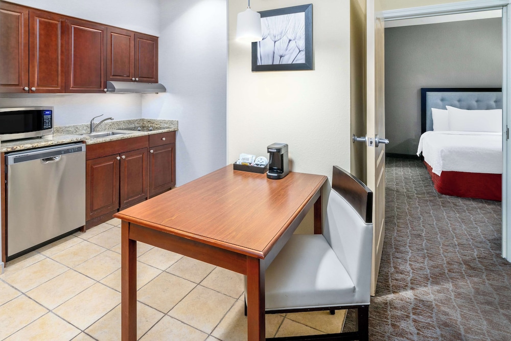 Suite, Accessible, Bathtub (Mobility & Hearing) - Photo 7
