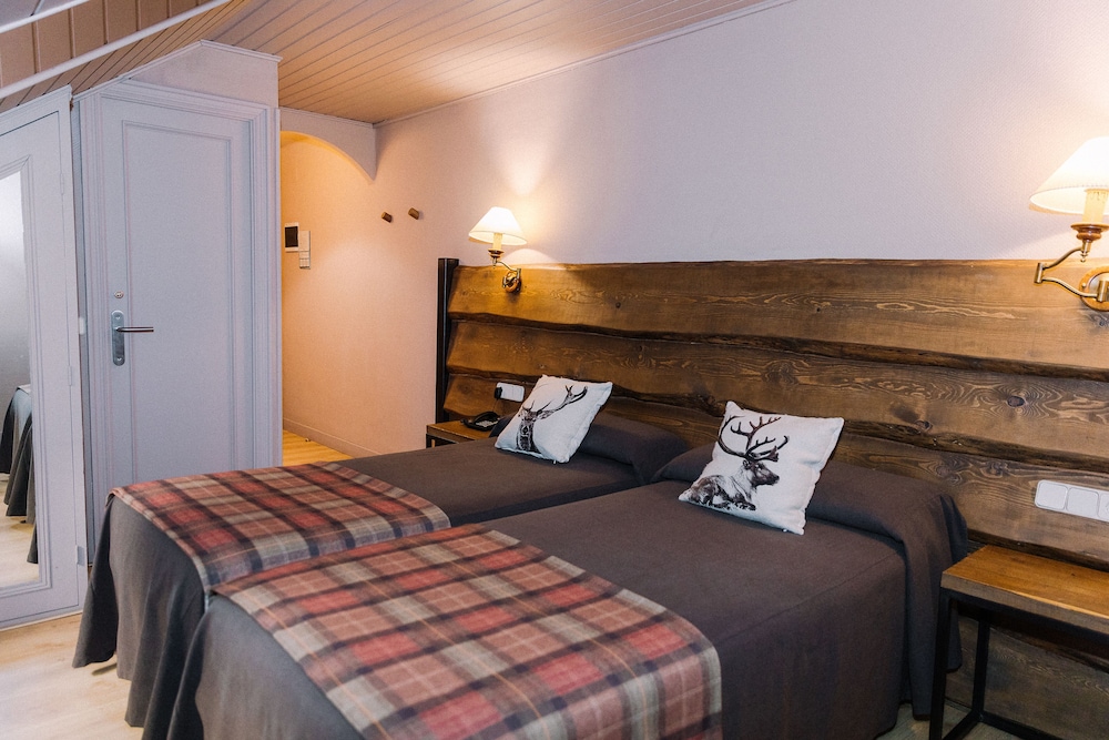 Small attic double room - Photo 4