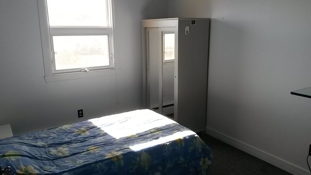 Worker's Room (1 Single Bed, Shared Bathroom) photo 1