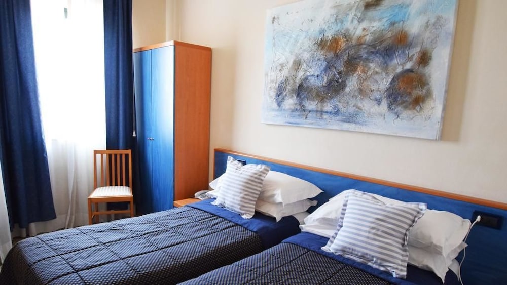 Double Or Twin Room (Mansard) photo 3