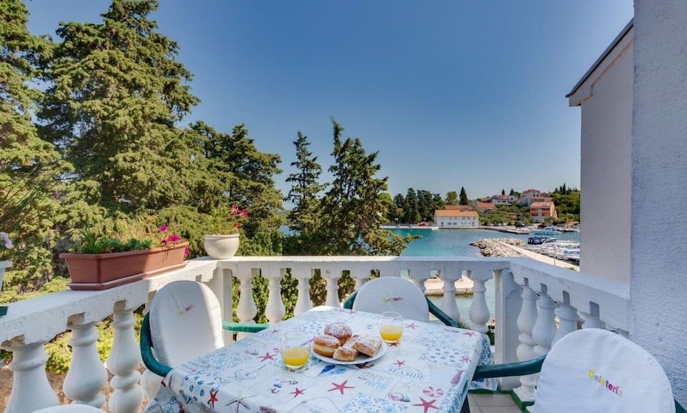 Apartment (Nena - 10 m from sea - A1(5)) photo 1